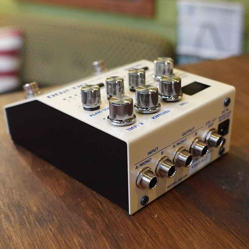 BOSS DD-200 - Up Close
