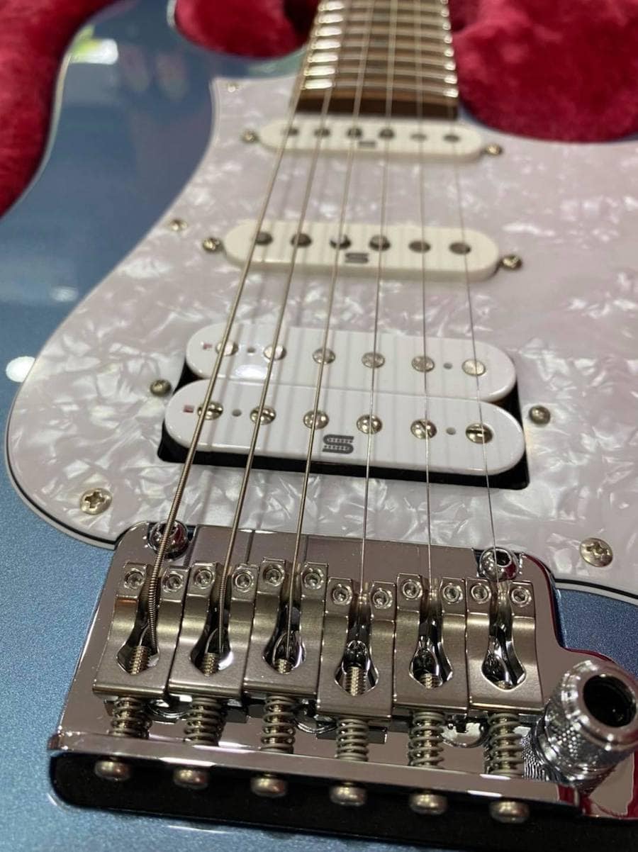 Ibanez Prestige AZ2204 - Closer Look