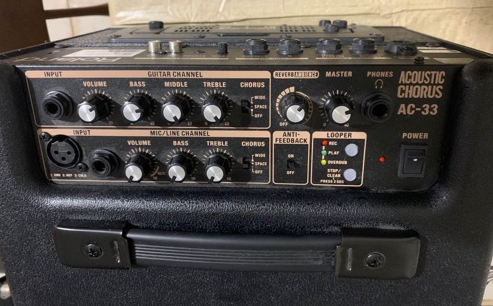 Roland AC-33 - Controls