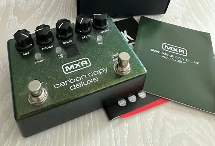 Unboxing the MXR M292 Carbon Copy Deluxe