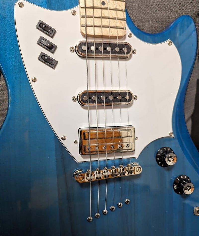 Pickups and Controls on the Guild Surfliner