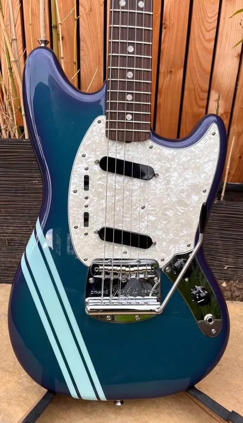 Fender Vintera II '70s Mustang in Competition Burgundy