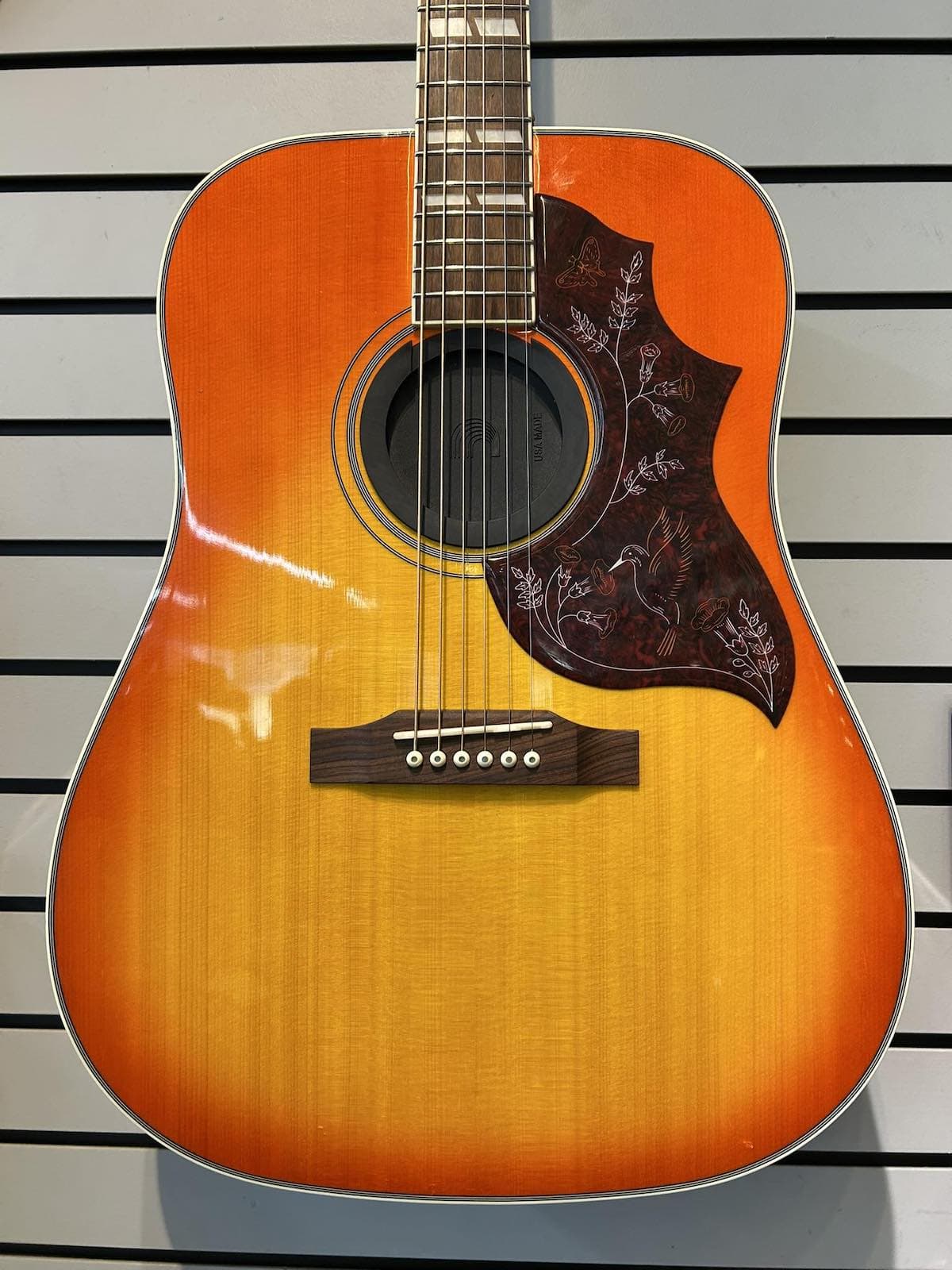 Epiphone Hummingbird Studio - Up Close